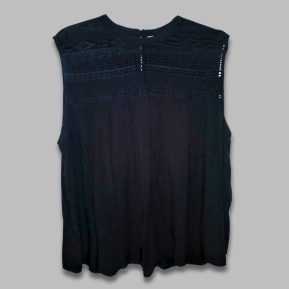 Old Navy Sleeveless Blouse Crochet Lace Yoke Round Neck Keyhole Button Black W - Picture 1 of 3